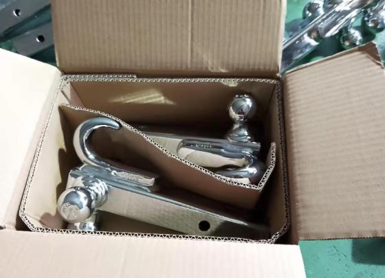 Enganche Tri-Ball con Gancho Tri-Ball Hitch with Hook