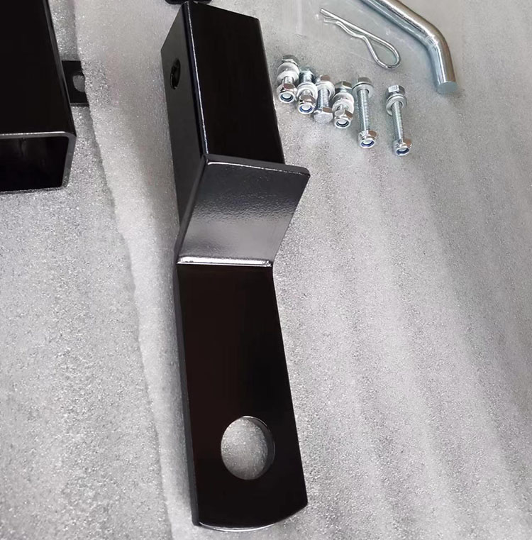 Attelages de remorque à extensions multiples installés dans un ensemble complet Attelages de remorque à extensions multiples installés dans un ensemble complet